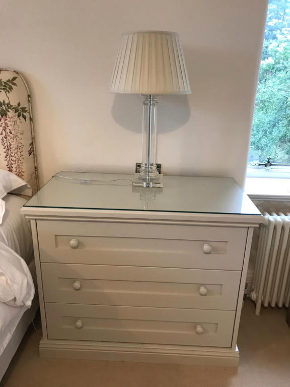 Freestanding bedside unit with glass top